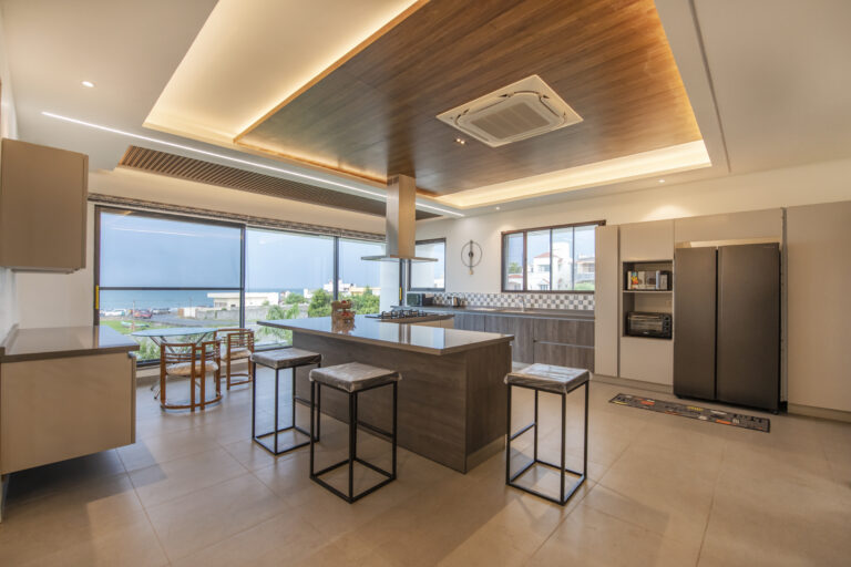 16 kitchen with sea view